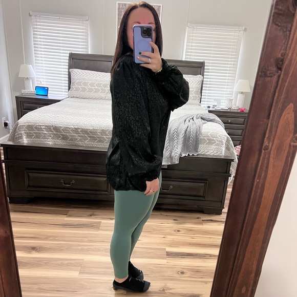 Black Leopard Print Top - Picture 3 of 3